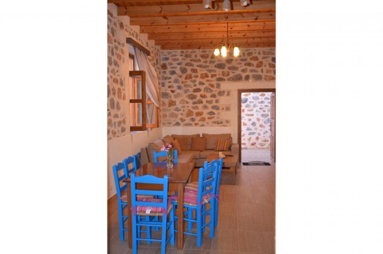Stone Villa I In Petres Petres  Экстерьер фото